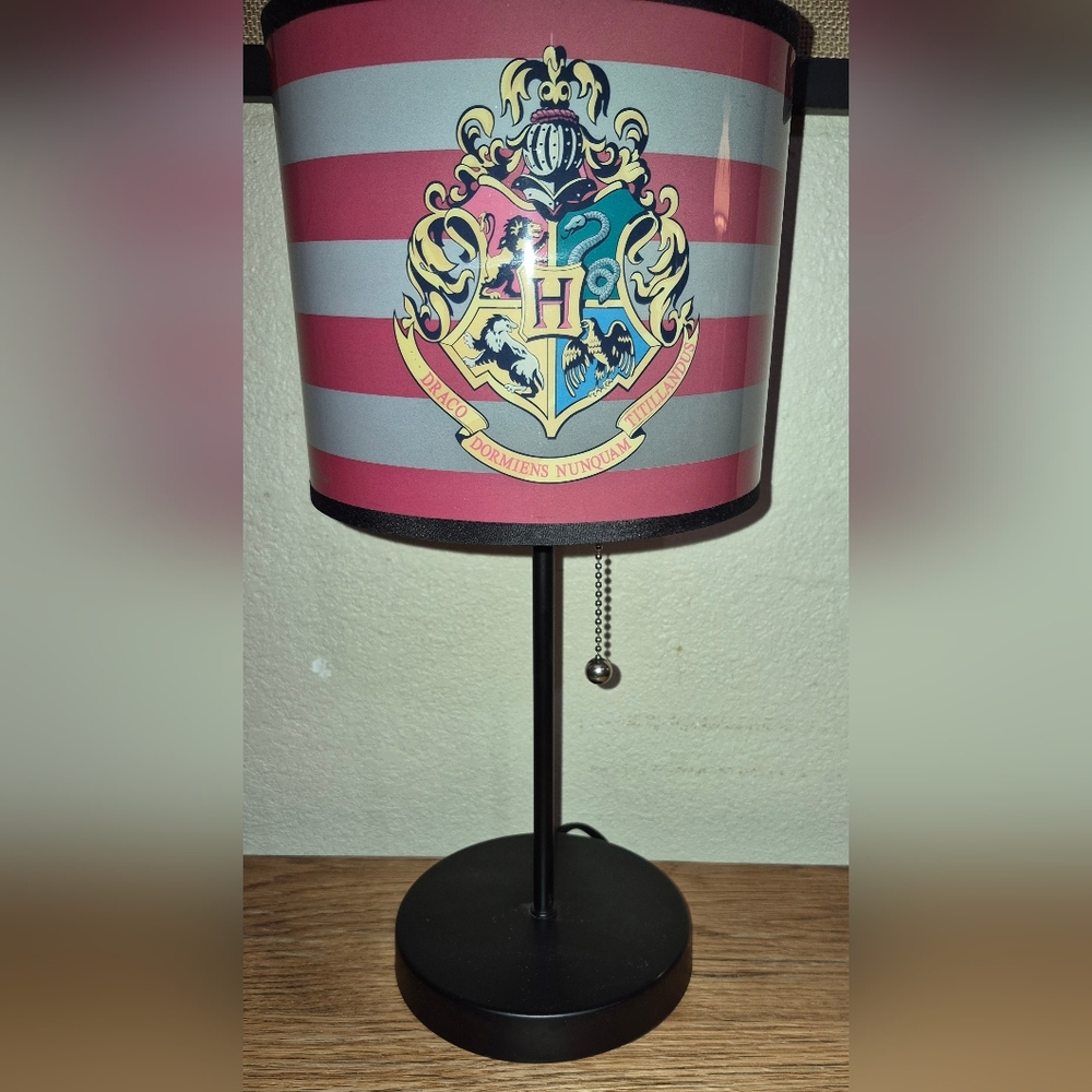 Harry Potter Hogwarts Table Lamp - Picture 2 of 3